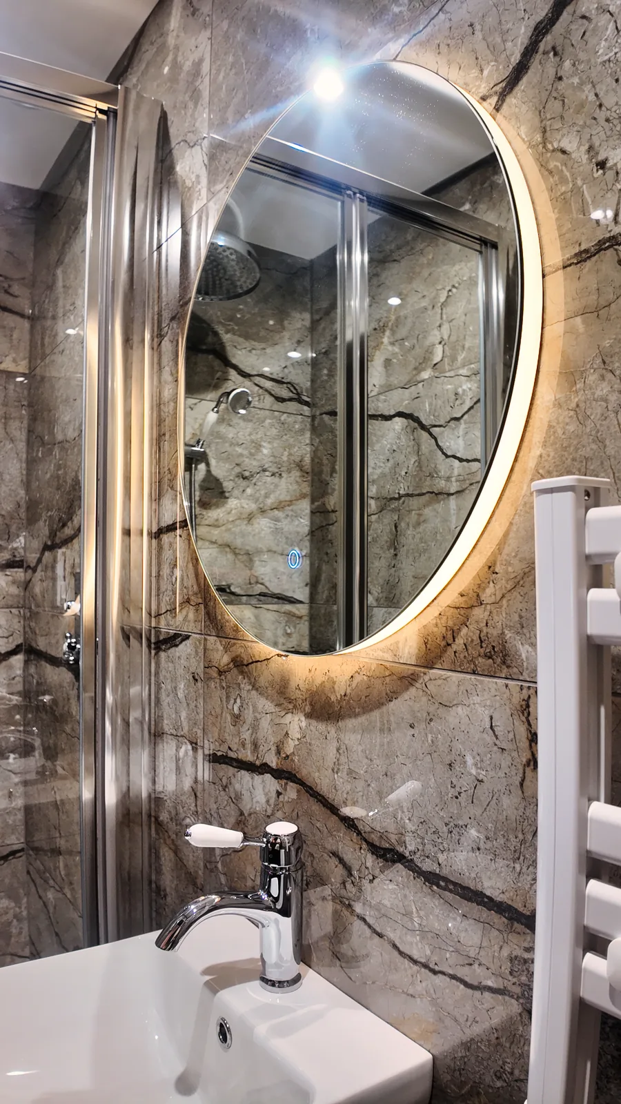 De Trafford Suite bathroom mirror