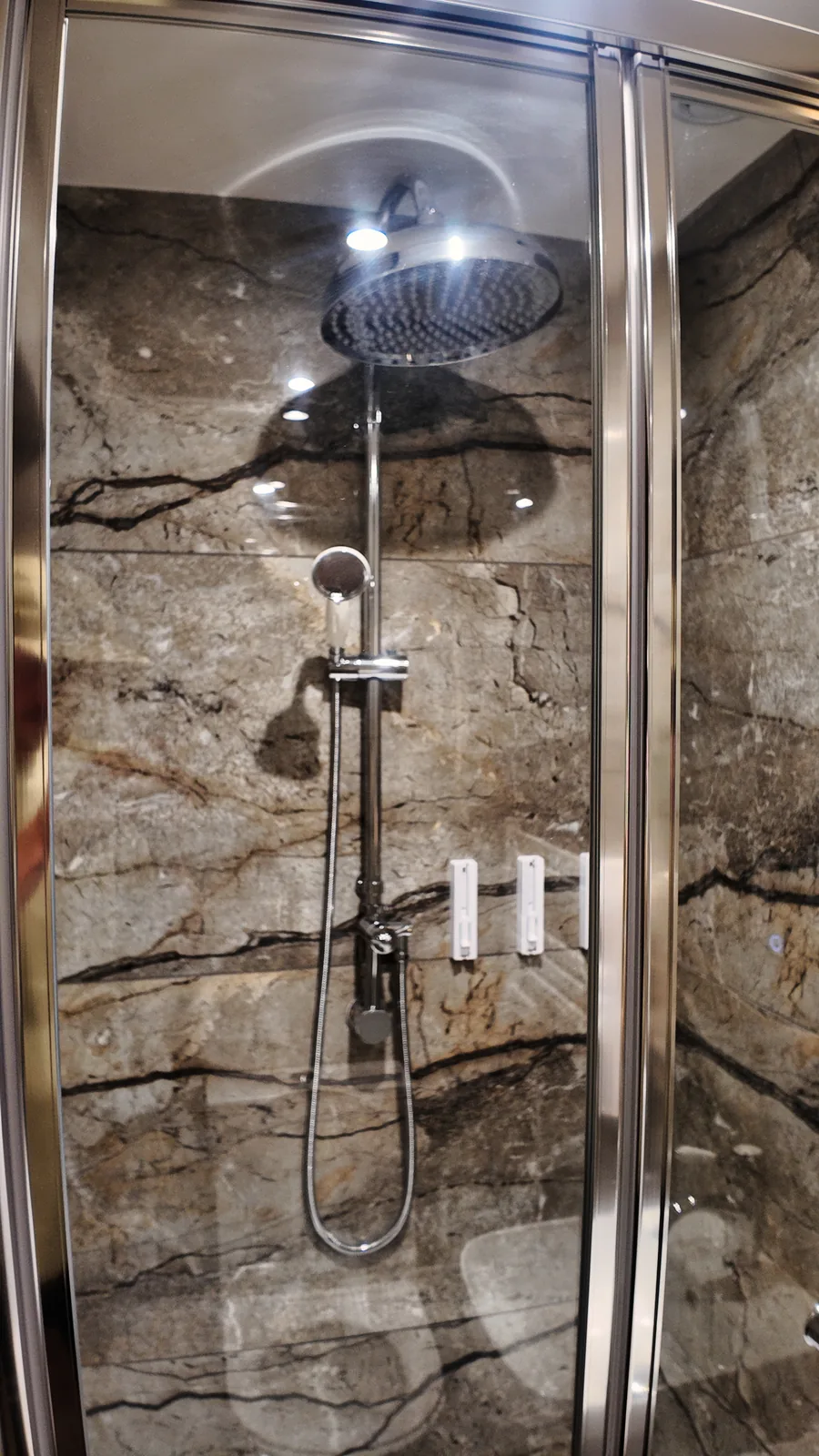 Shower in the De Trafford Suite