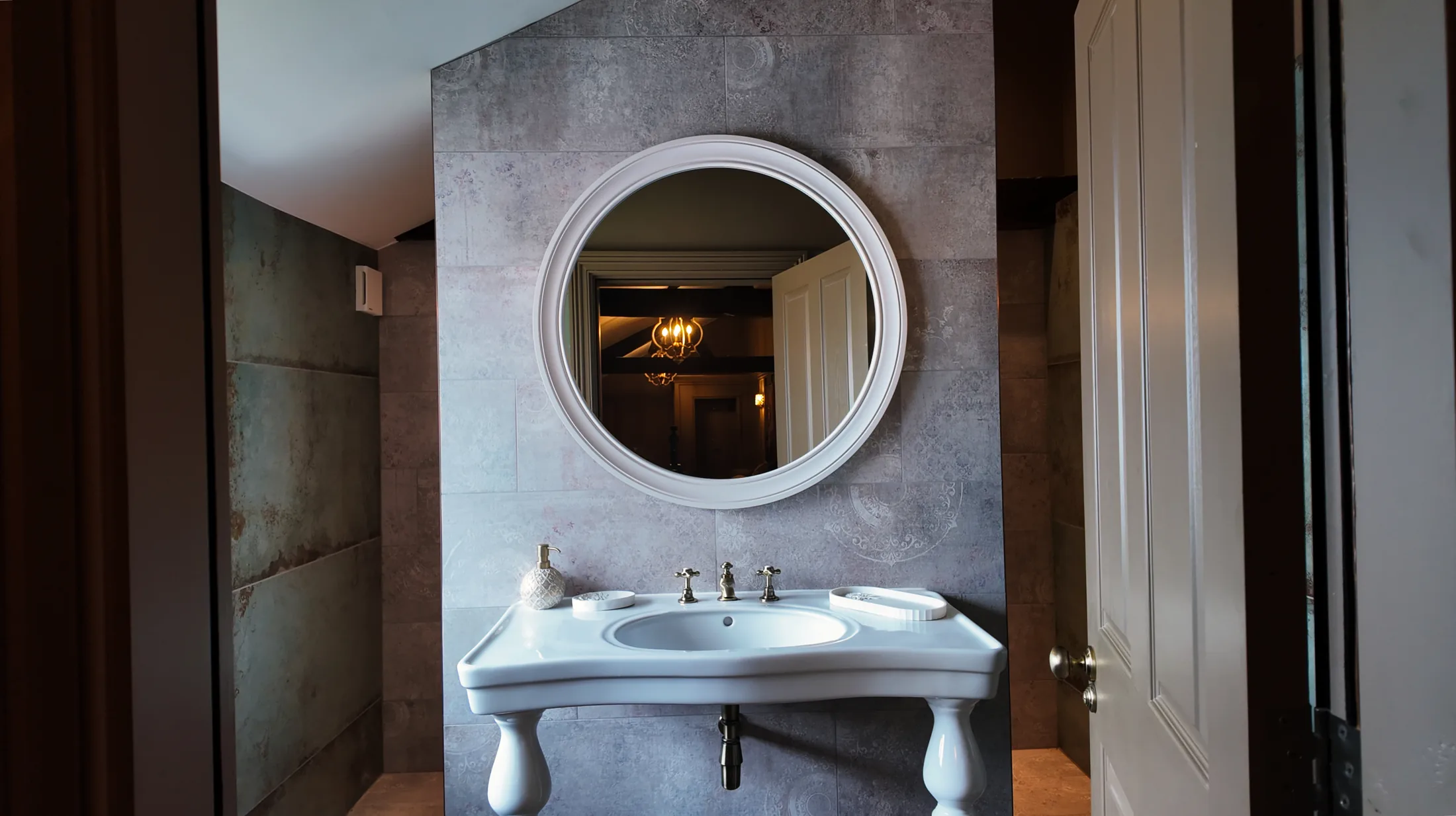 The Burrow private bathroom