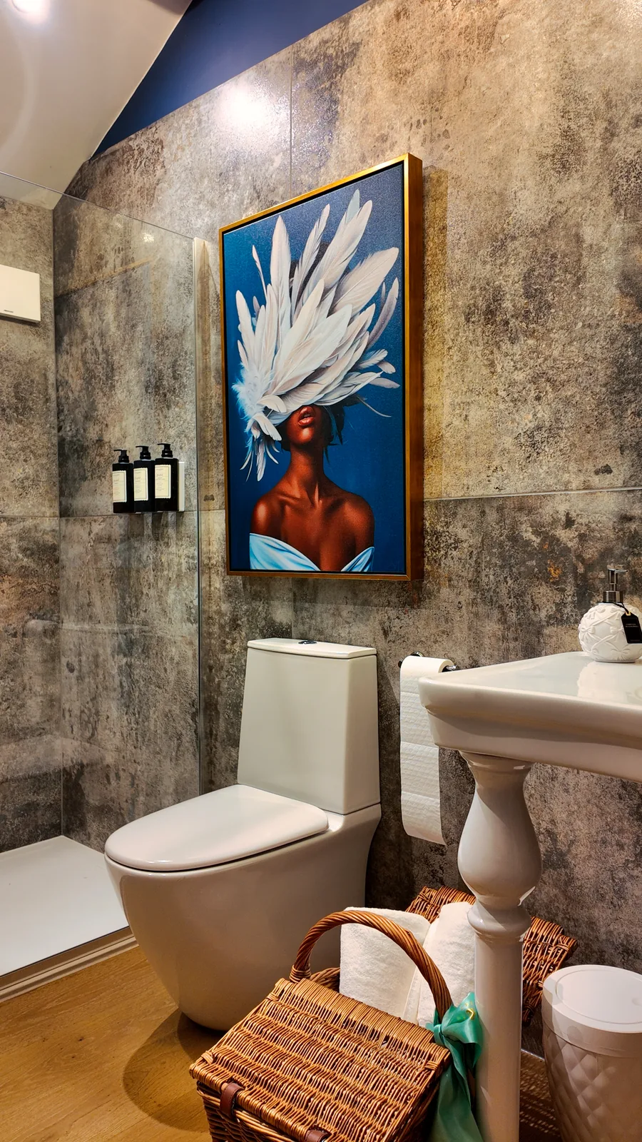 Yarrow Suite bathroom detail